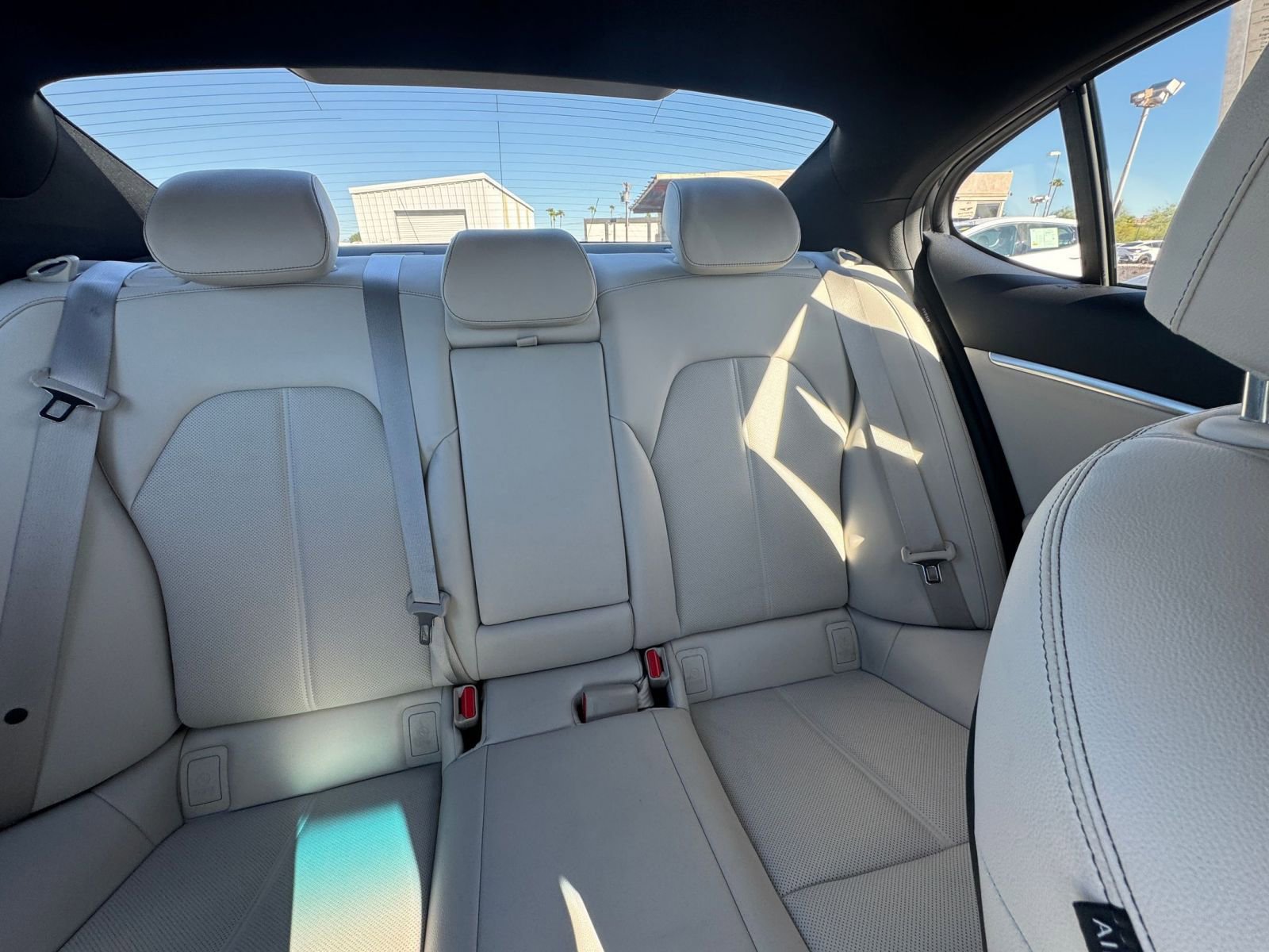 Used 2025 Genesis G70 2.5T image 37