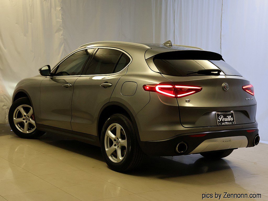 Used 2018 Alfa Romeo Stelvio AWD image 9