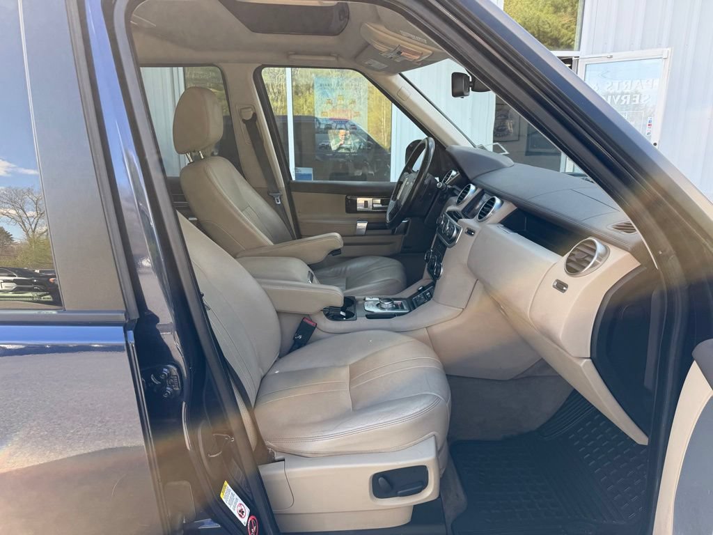 Used 2016 Land Rover LR4 HSE AWD/4WD image 15