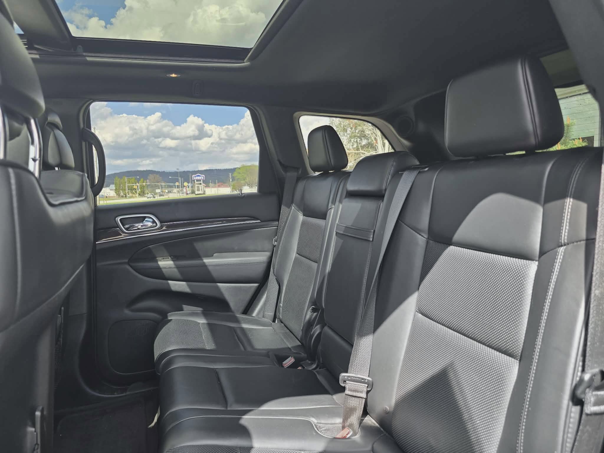 Used 2016 Jeep Grand Cherokee High Altitude AWD/4WD image 14