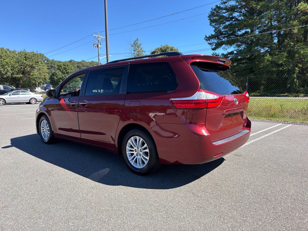 Used 2017 Toyota Sienna XLE FWD image 7