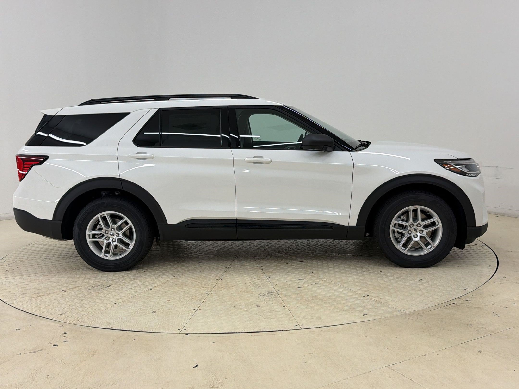 New 2026 Ford Explorer Active w/ Active Comfort Package RWD image 8