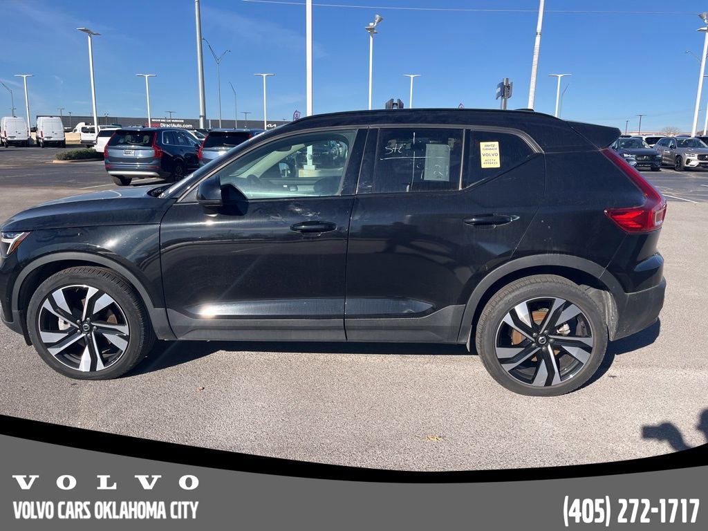 Certified 2025 Volvo XC40 B5 Plus image 8
