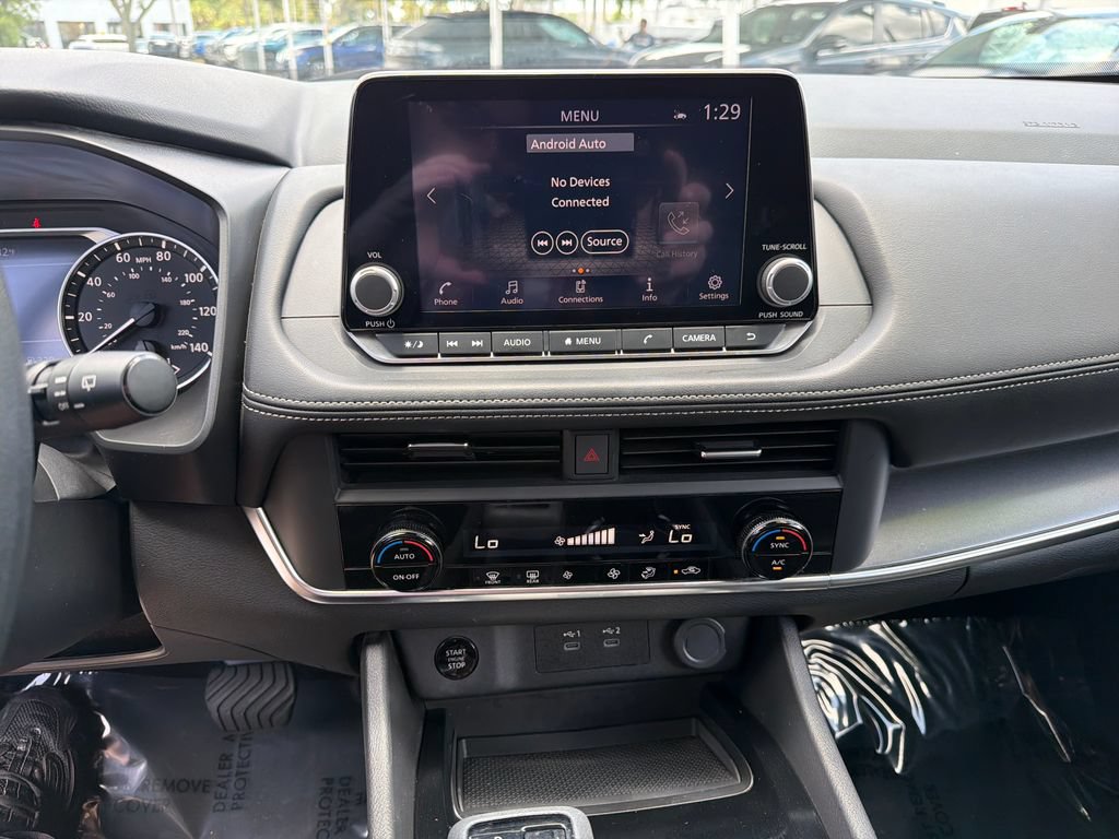 Certified 2024 Nissan Rogue SV FWD image 25