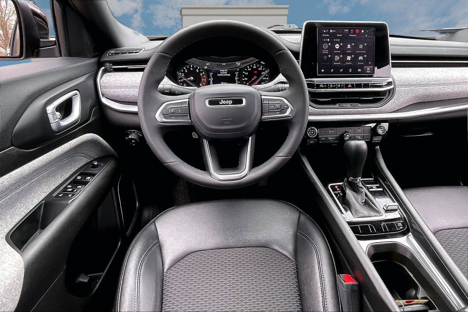 Certified 2025 Jeep Compass Latitude image 5