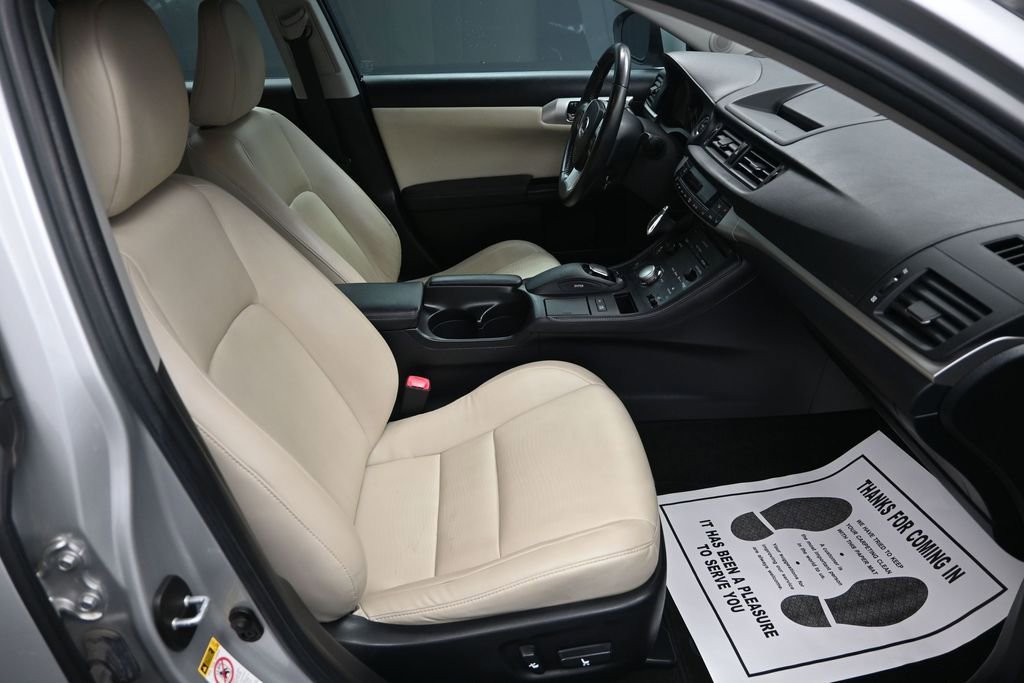 Used 2013 Lexus CT 200h w/ Premium Pkg w/Navigation FWD image 37