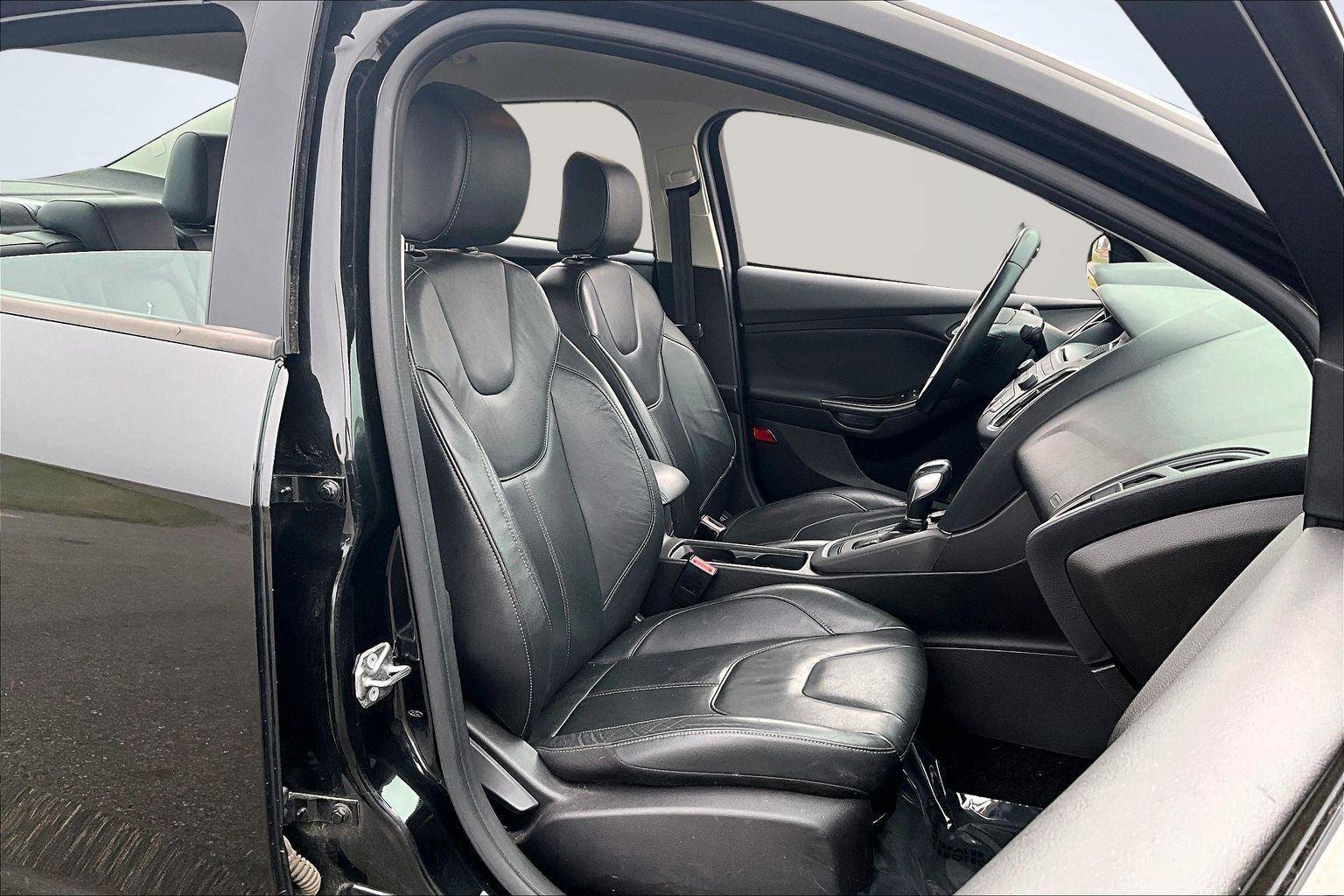 Used 2015 Ford Focus SE w/ Equipment Group 201A image 7