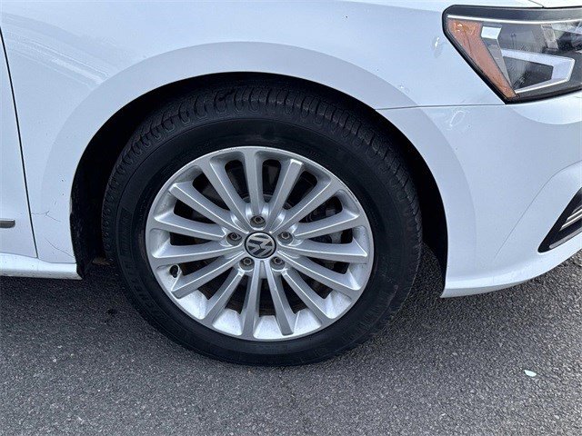 Used 2017 Volkswagen Passat 1.8T SE image 7