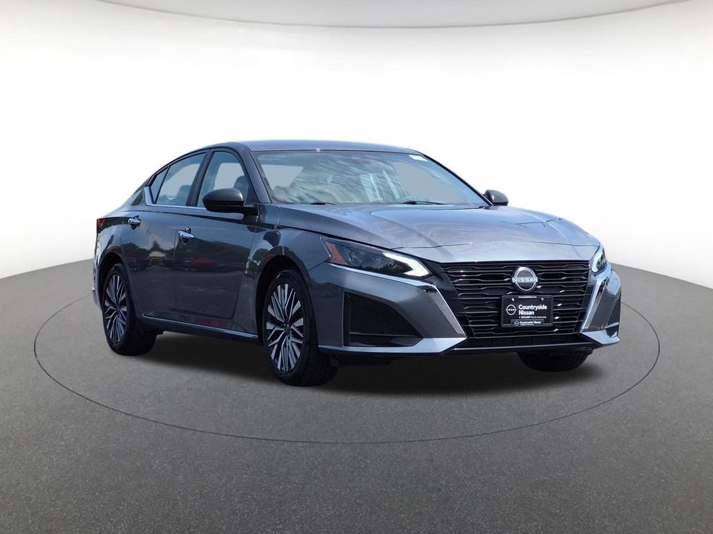 Used 2025 Nissan Altima 2.5 SV FWD image 3