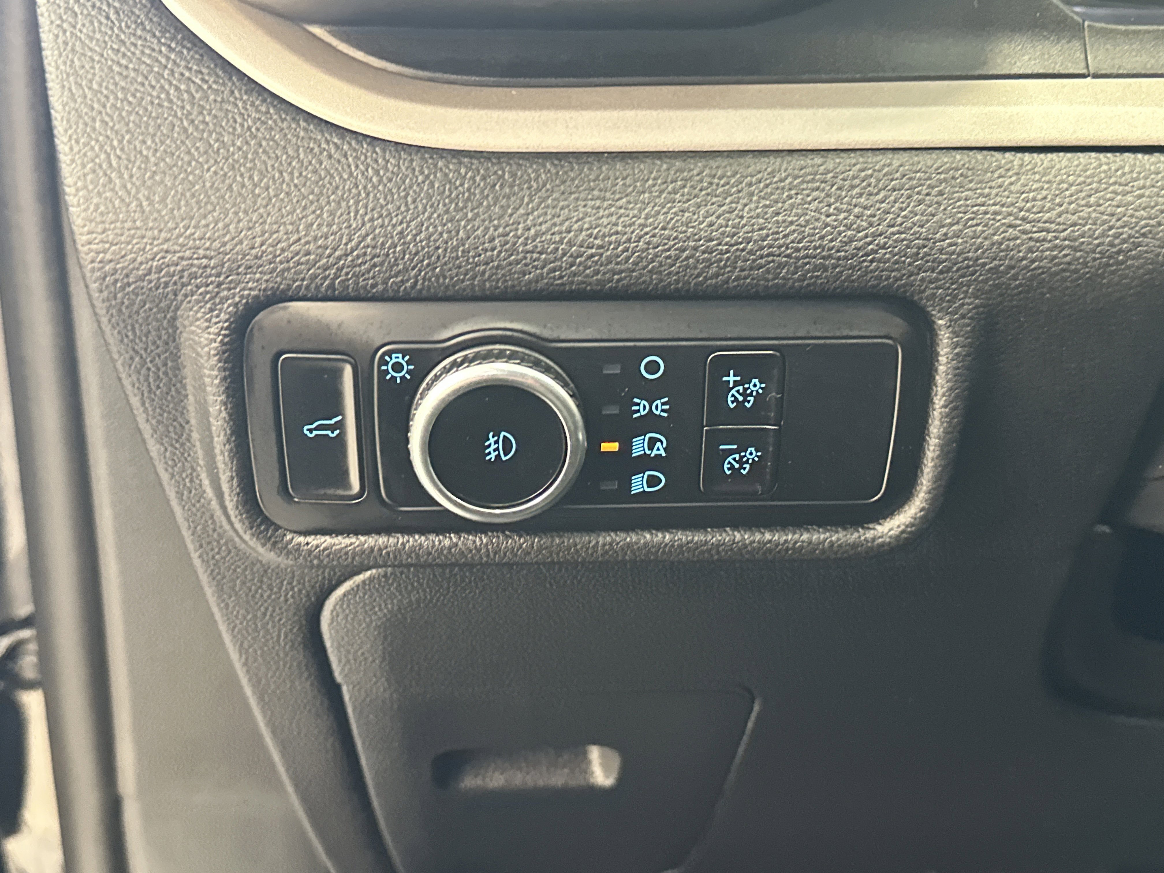 Used 2023 Ford Explorer XLT w/ Equipment Group 202A image 23