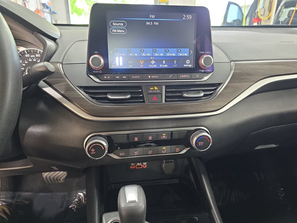 Used 2024 Nissan Altima 2.5 SV FWD image 19