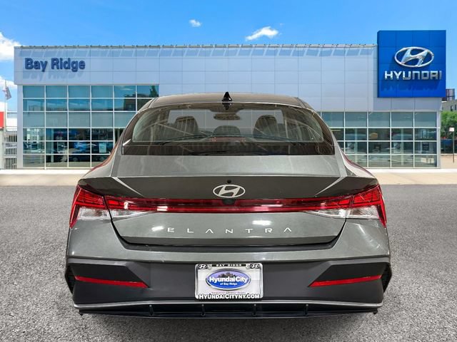 Used 2025 Hyundai Elantra SEL FWD image 5