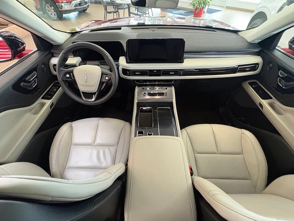 Used 2025 Lincoln Aviator AWD w/ Equipment Group 101A image 38