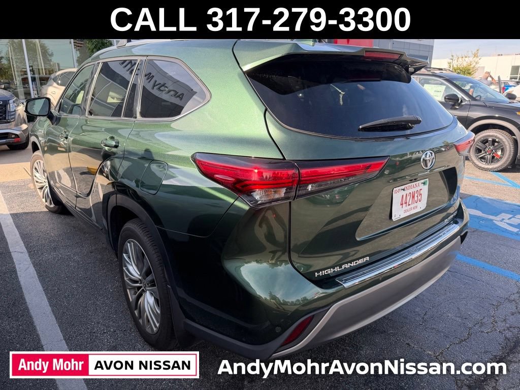 Used 2023 Toyota Highlander Platinum FWD image 4