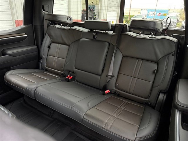 Used 2025 Chevrolet Silverado 1500 High Country image 13