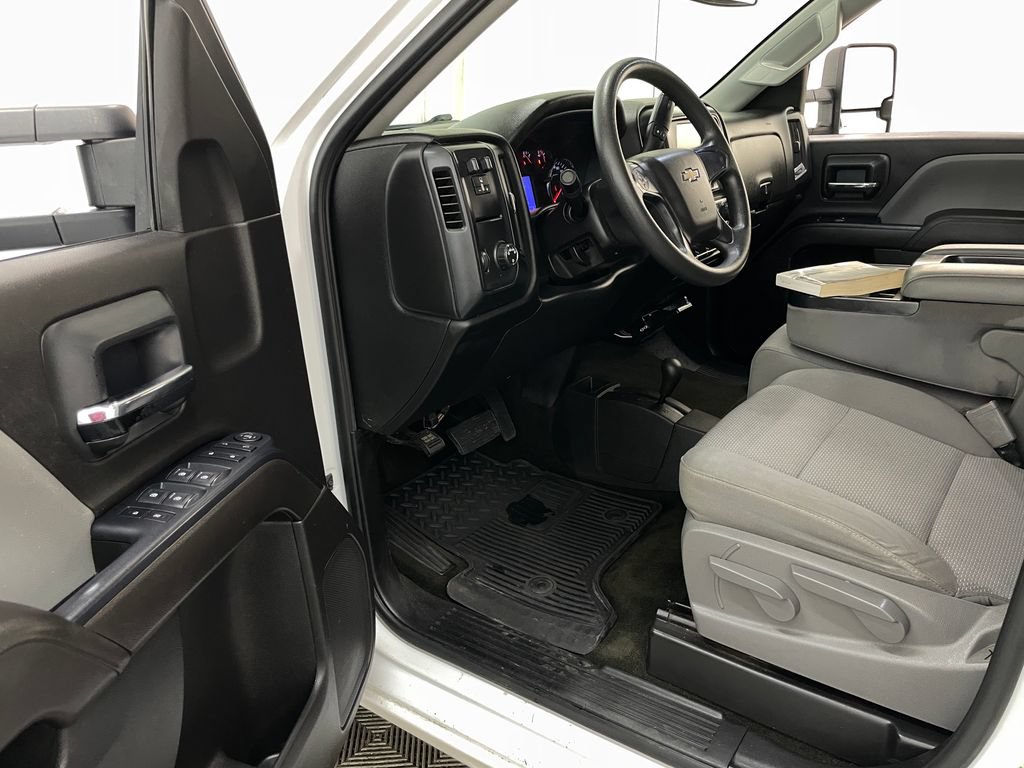 Used 2017 Chevrolet Silverado 1500 Custom w/ Custom Convenience Package AWD/4WD image 10