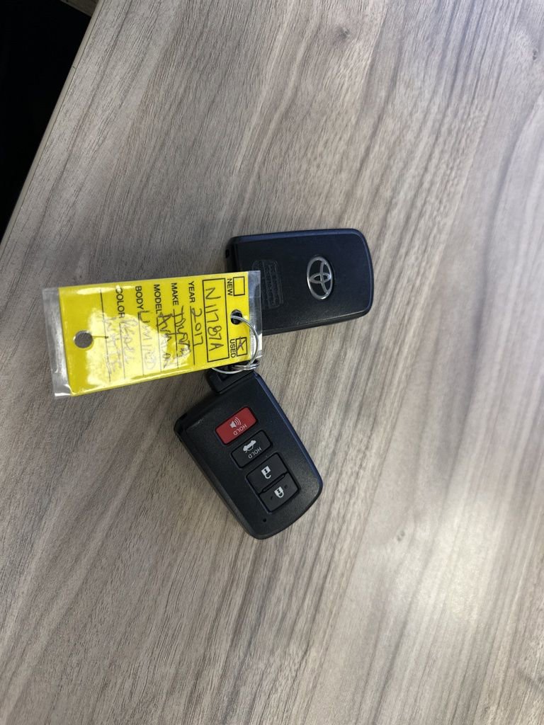 Used 2017 Toyota Avalon Limited image 14