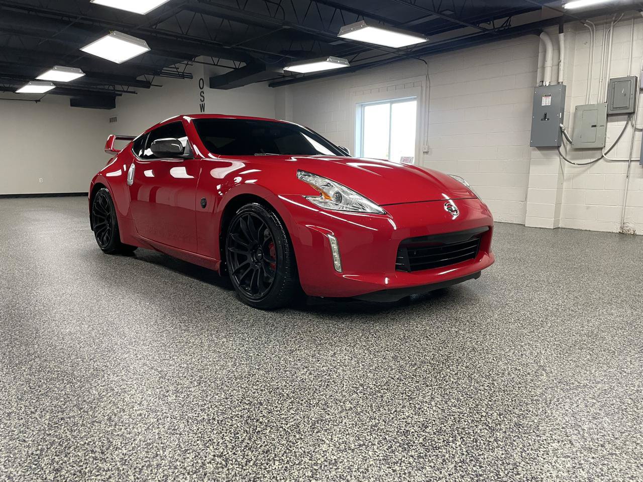 Used 2014 Nissan 370Z Touring w/ Sport Package RWD image 3
