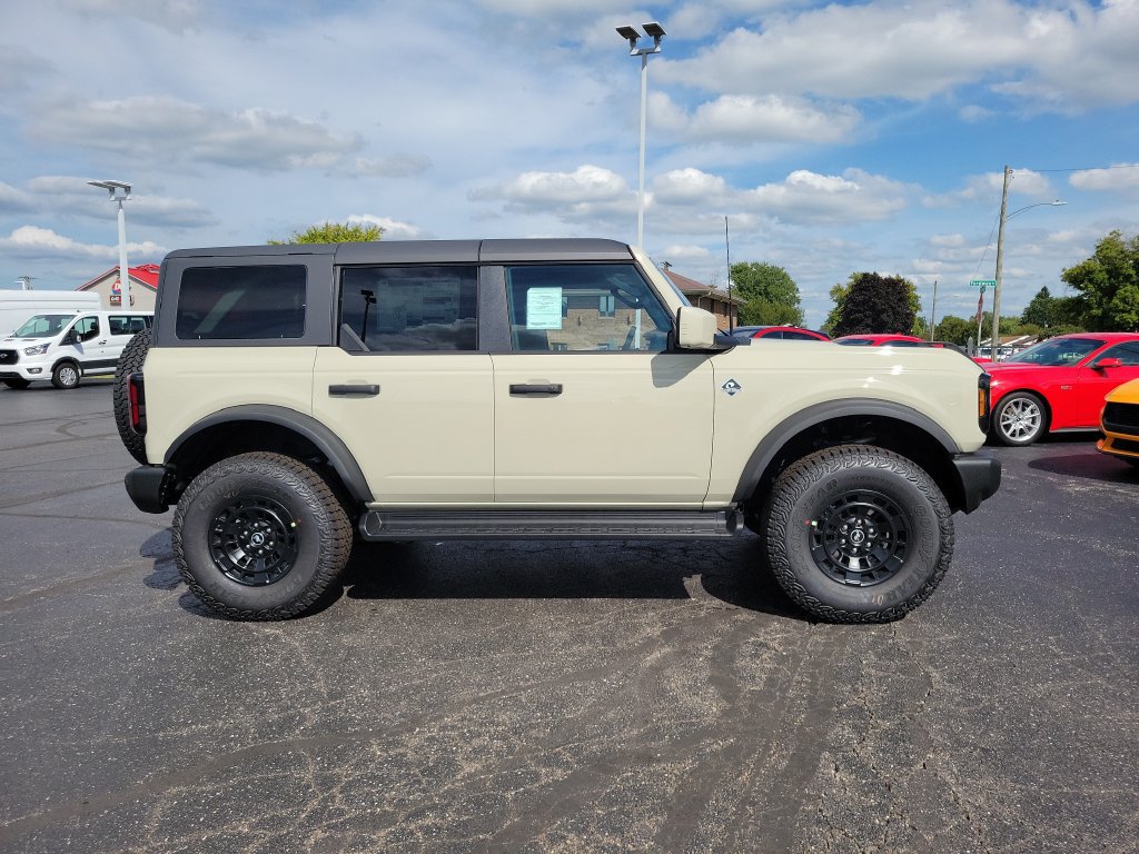 New 2026 Ford Bronco Outer Banks w/ Sasquatch Package AWD/4WD image 3