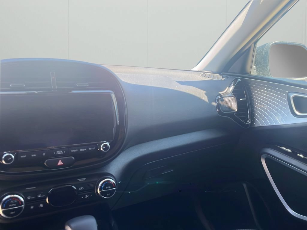Used 2023 Kia Soul S FWD image 22