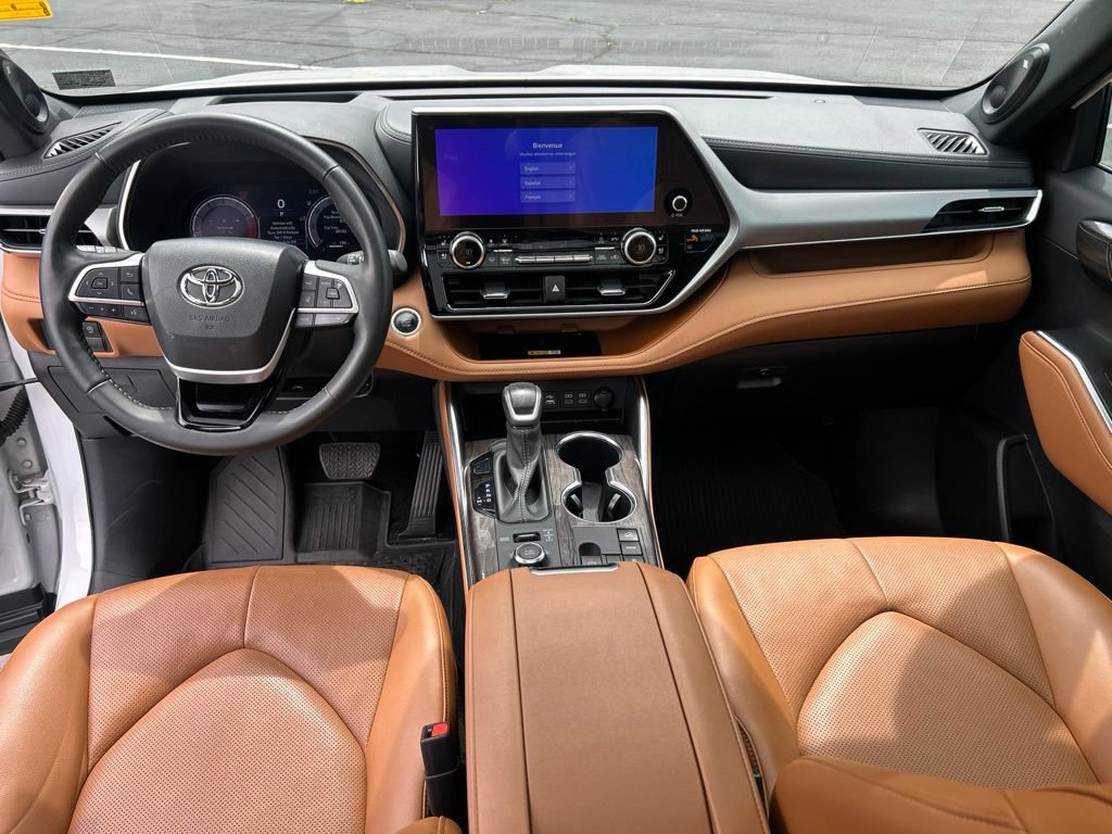 Certified 2024 Toyota Highlander Platinum AWD/4WD image 12