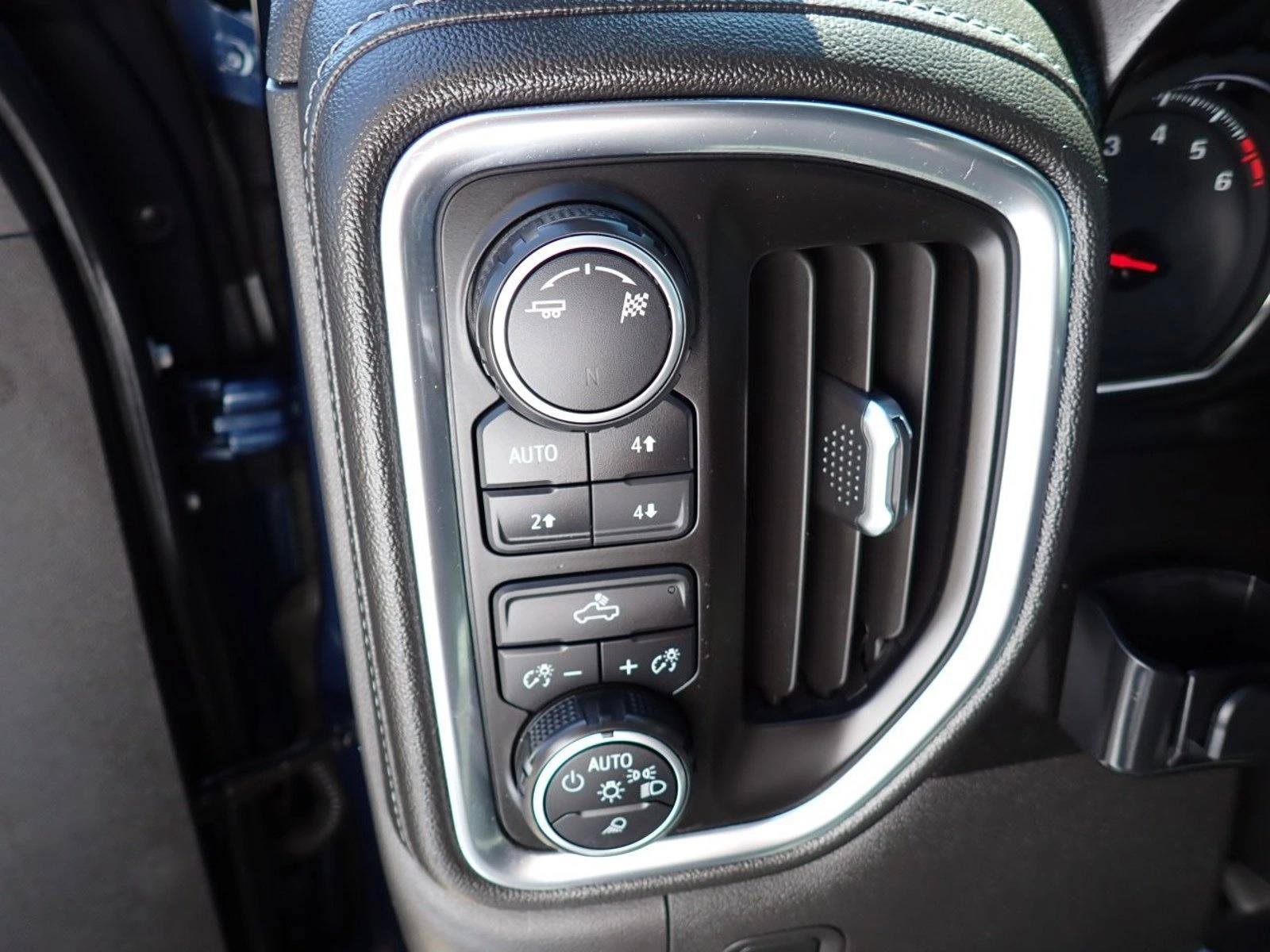 Used 2019 Chevrolet Silverado 1500 LT w/ Texas Edition AWD/4WD image 15