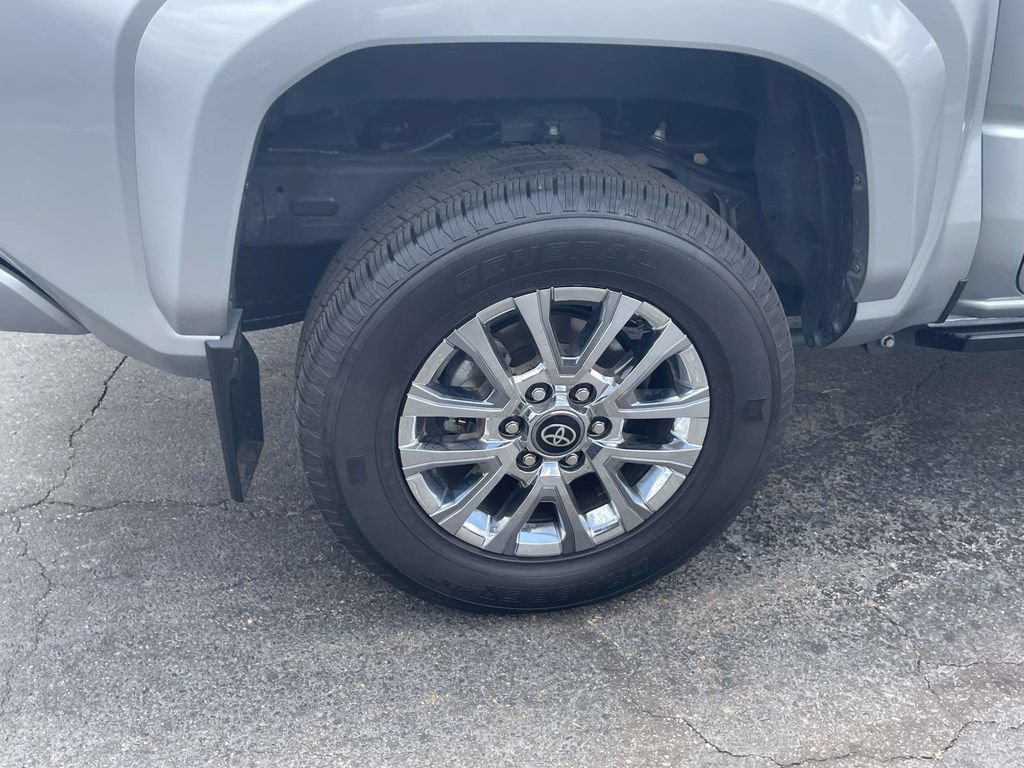 Used 2025 Toyota Tacoma Limited AWD/4WD image 9