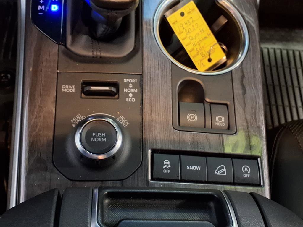 Used 2020 Toyota Highlander Limited image 27