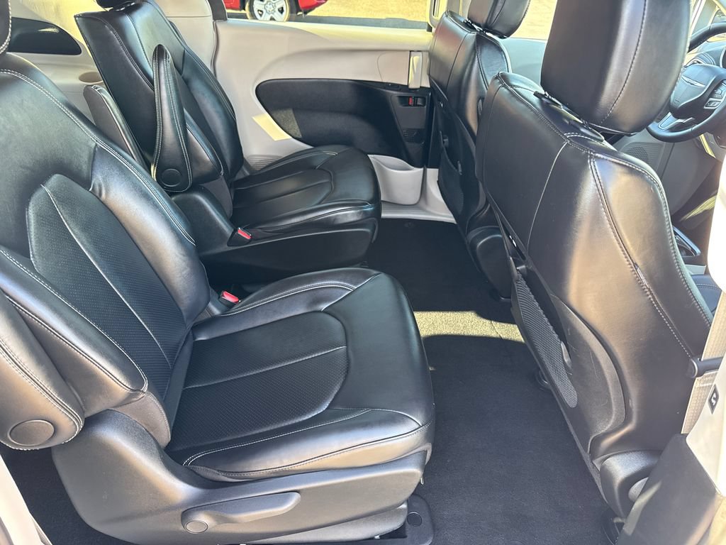 Used 2024 Chrysler Pacifica Limited FWD image 18