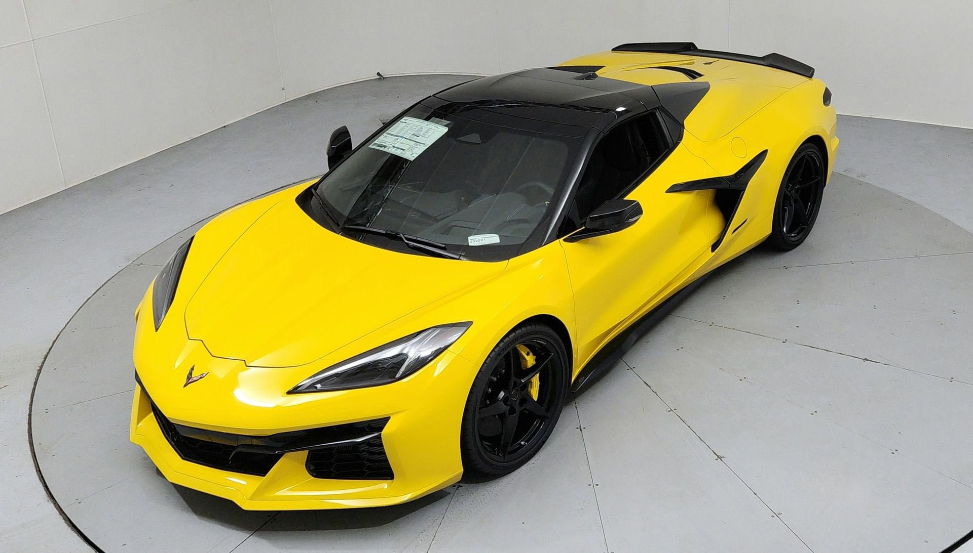 New 2025 Chevrolet Corvette E-Ray w/ Battery Protection Package AWD/4WD image 11