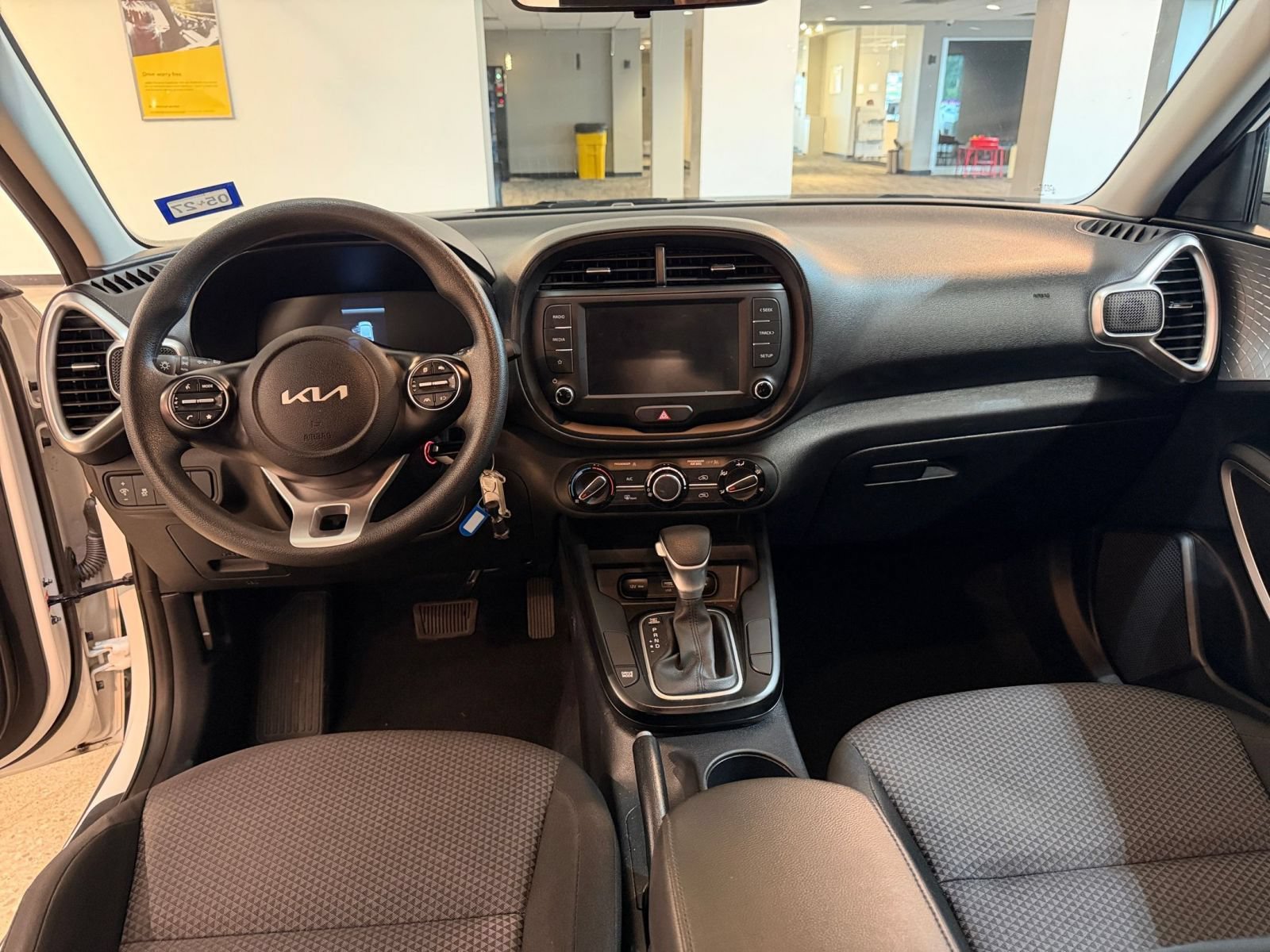 Used 2025 Kia Soul LX w/ LX Technology Package FWD image 32
