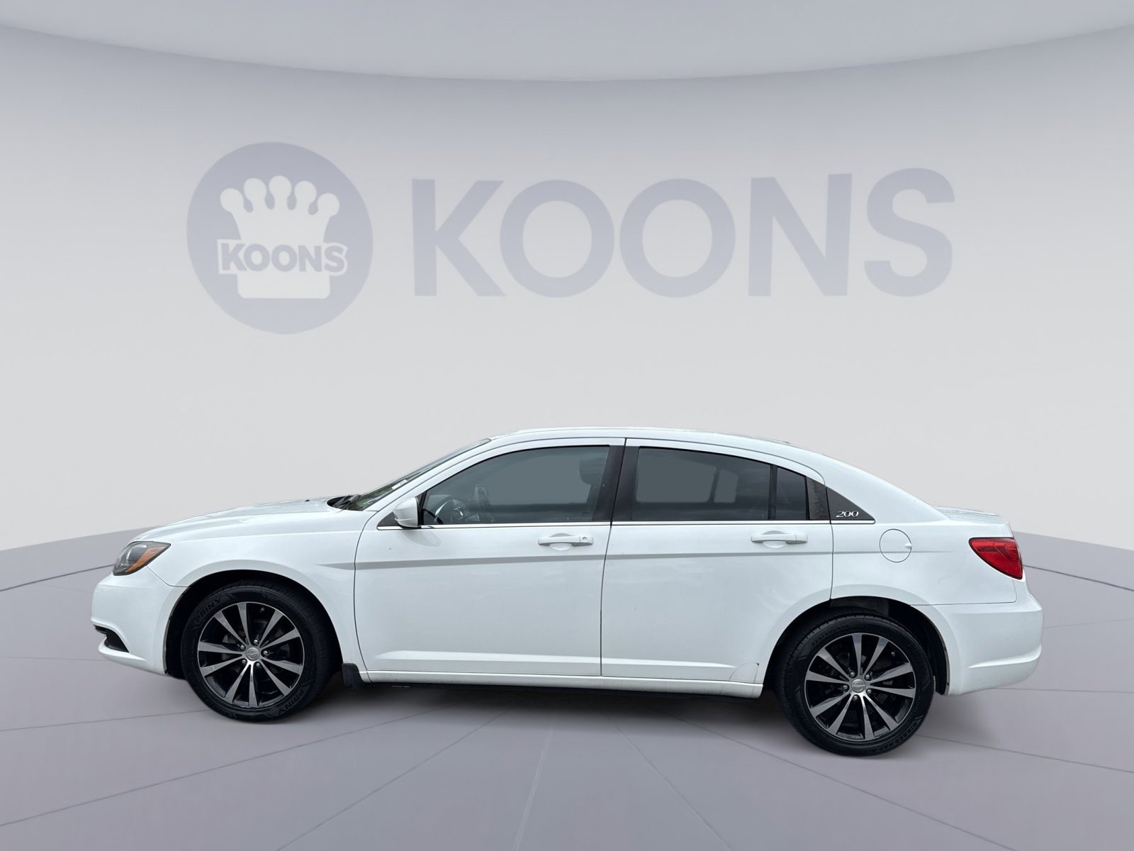 Used 2014 Chrysler 200 Limited w/ Sun/Sound Group image 2