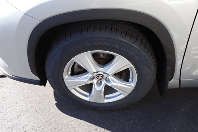 Used 2020 Toyota Highlander L image 13