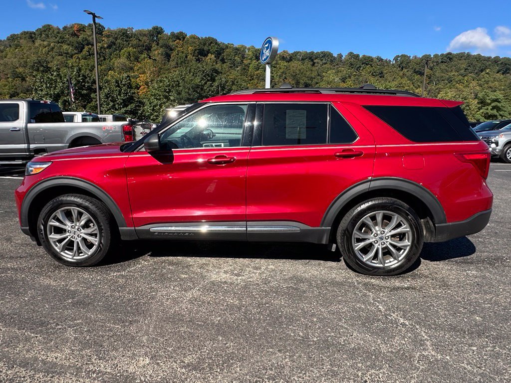 Used 2020 Ford Explorer XLT w/ Equipment Group 202A AWD/4WD image 2