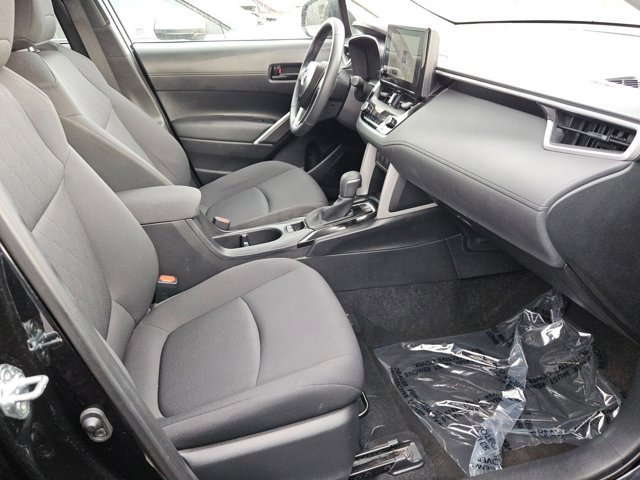 Used 2025 Toyota Corolla Cross LE image 24