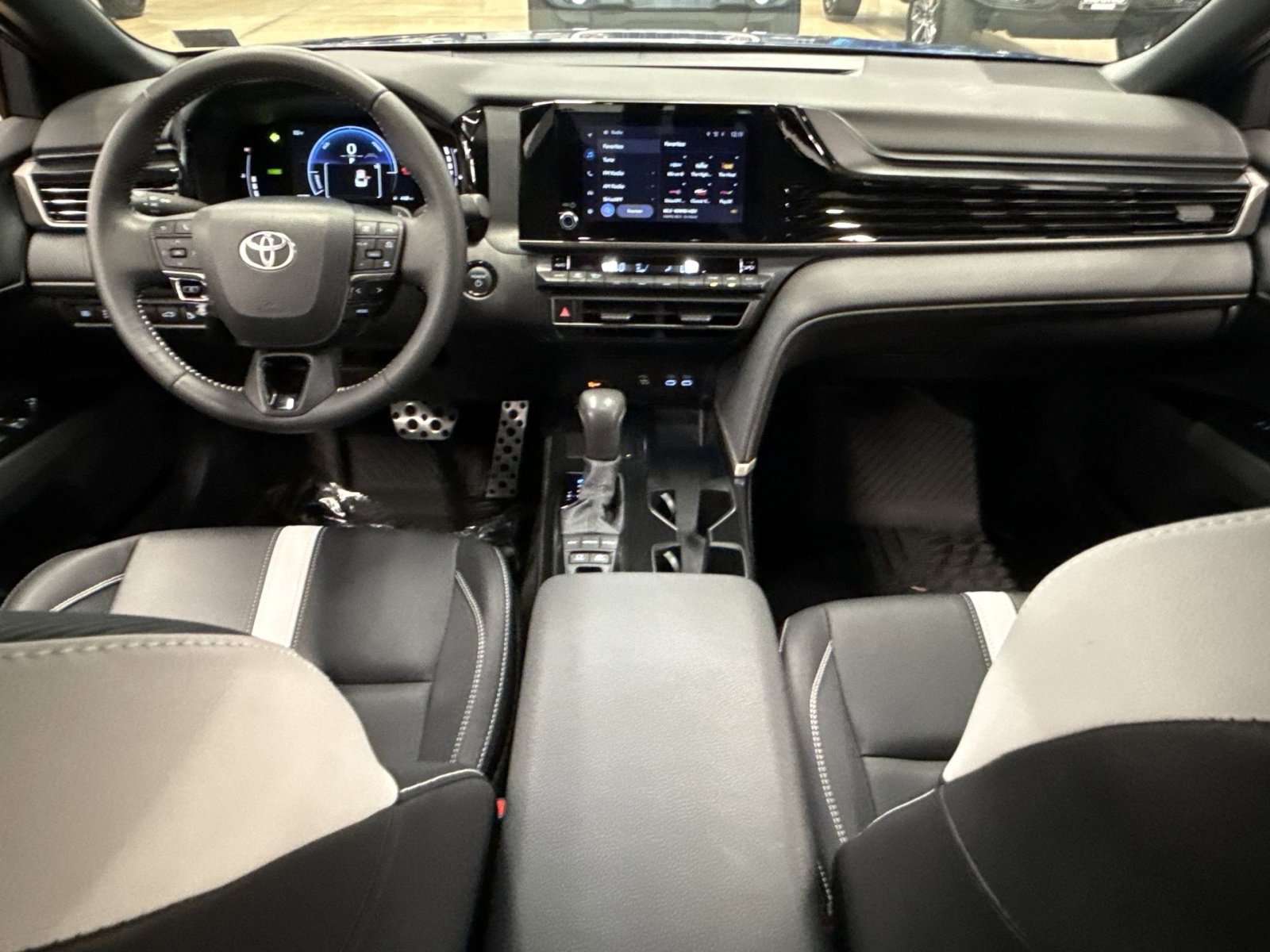 Used 2025 Toyota Camry SE AWD/4WD image 24