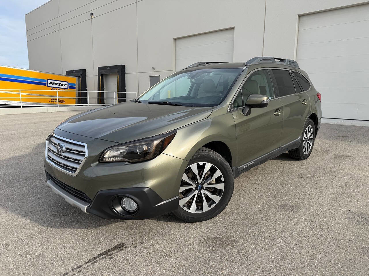 Used 2017 Subaru Outback 3.6R Limited AWD/4WD image 2