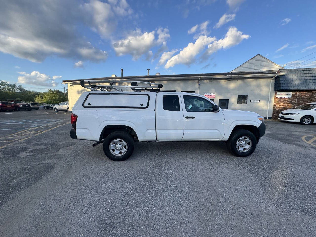 Used 2020 Toyota Tacoma SR image 9