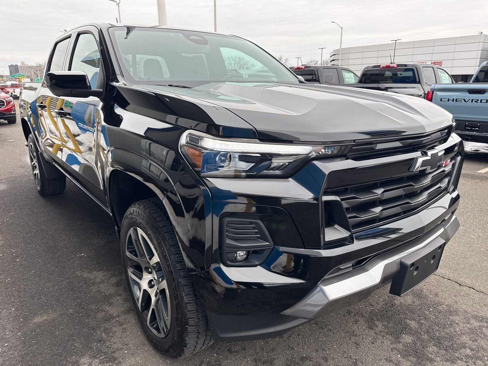 Used 2023 Chevrolet Colorado Z71 w/ Z71 Convenience Package 2 image 4