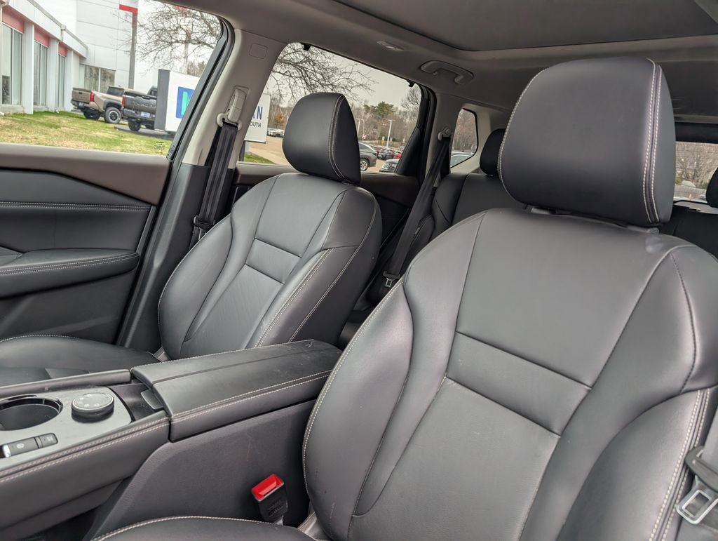 Used 2023 Nissan Rogue SL w/ SL Premium Package image 20