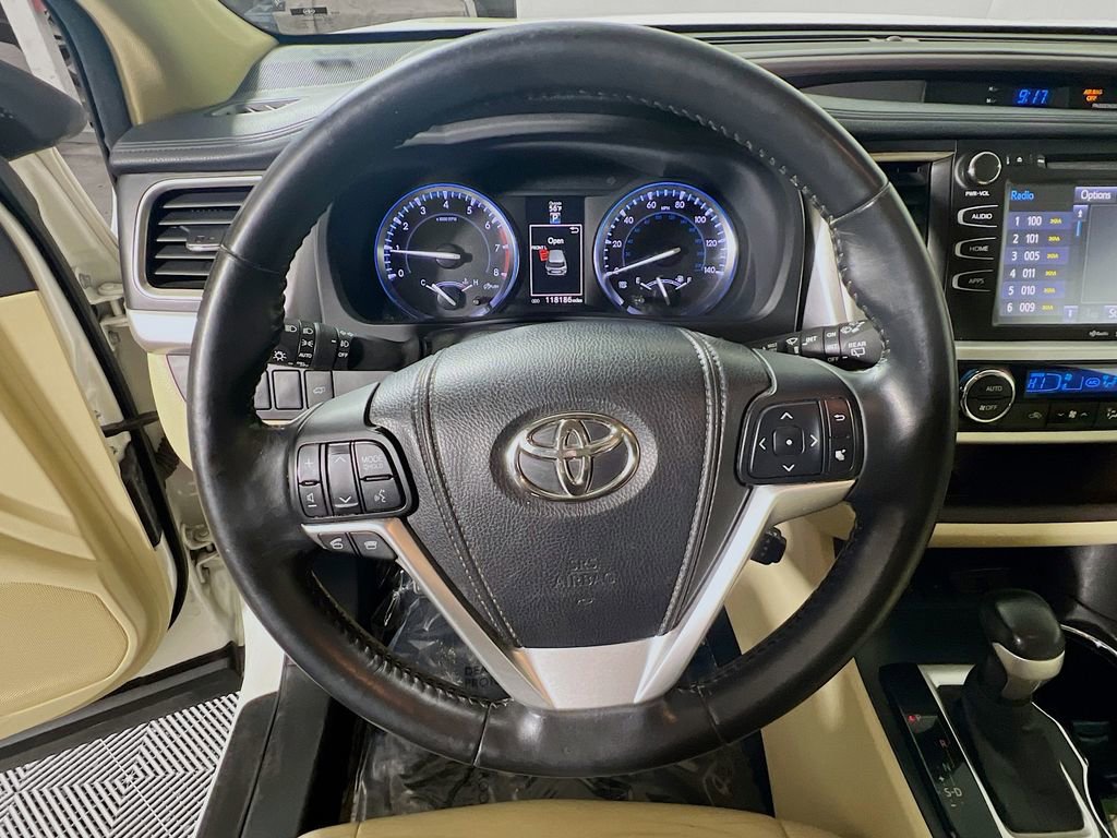 Used 2014 Toyota Highlander XLE image 11