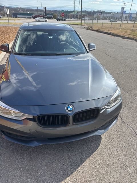 Used 2018 BMW 320i Sedan w/ Convenience Package image 2