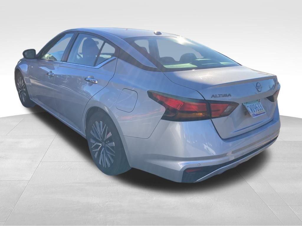 Used 2024 Nissan Altima 2.5 SV image 3