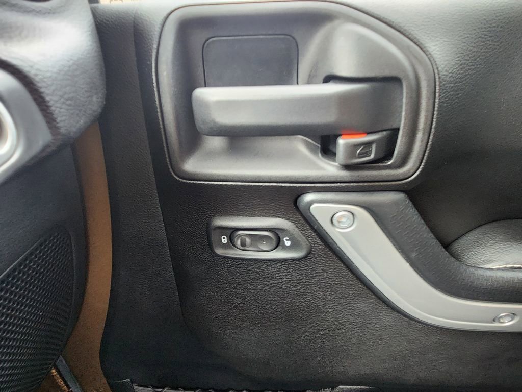 Used 2015 Jeep Wrangler Unlimited Sport image 28