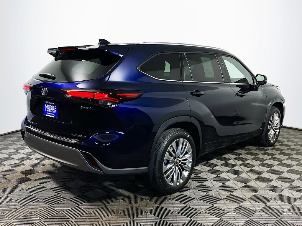 Certified 2026 Toyota Highlander Platinum image 8