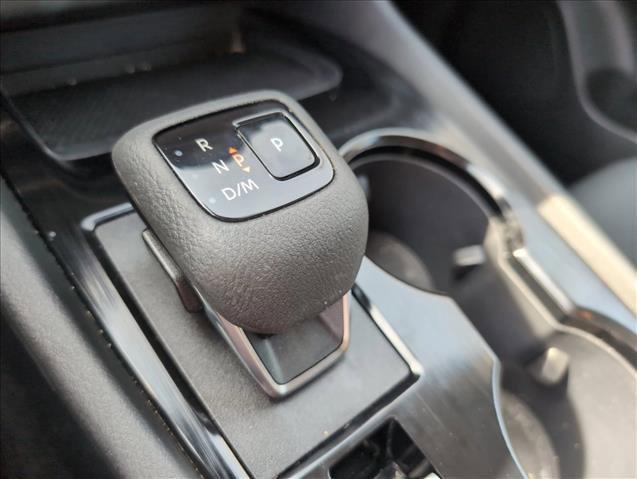 Used 2023 Nissan Rogue S image 15