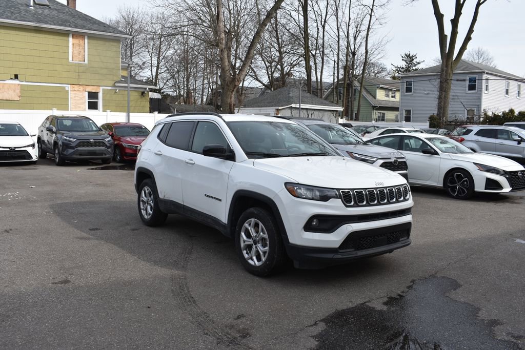 Used 2025 Jeep Compass Latitude image 4