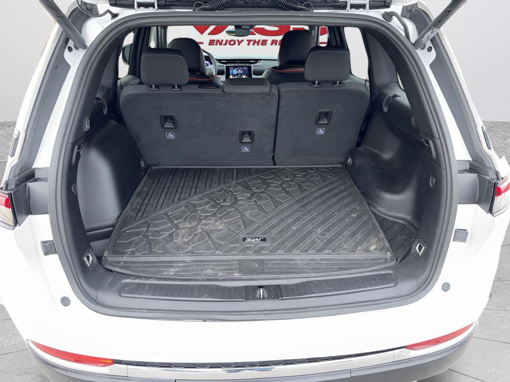 Used 2024 Jeep Grand Cherokee Laredo X w/ Luxury Tech Group I image 35