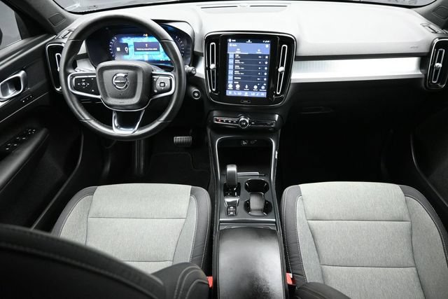 Used 2023 Volvo XC40 B5 Core w/ Convenience Package AWD/4WD image 16