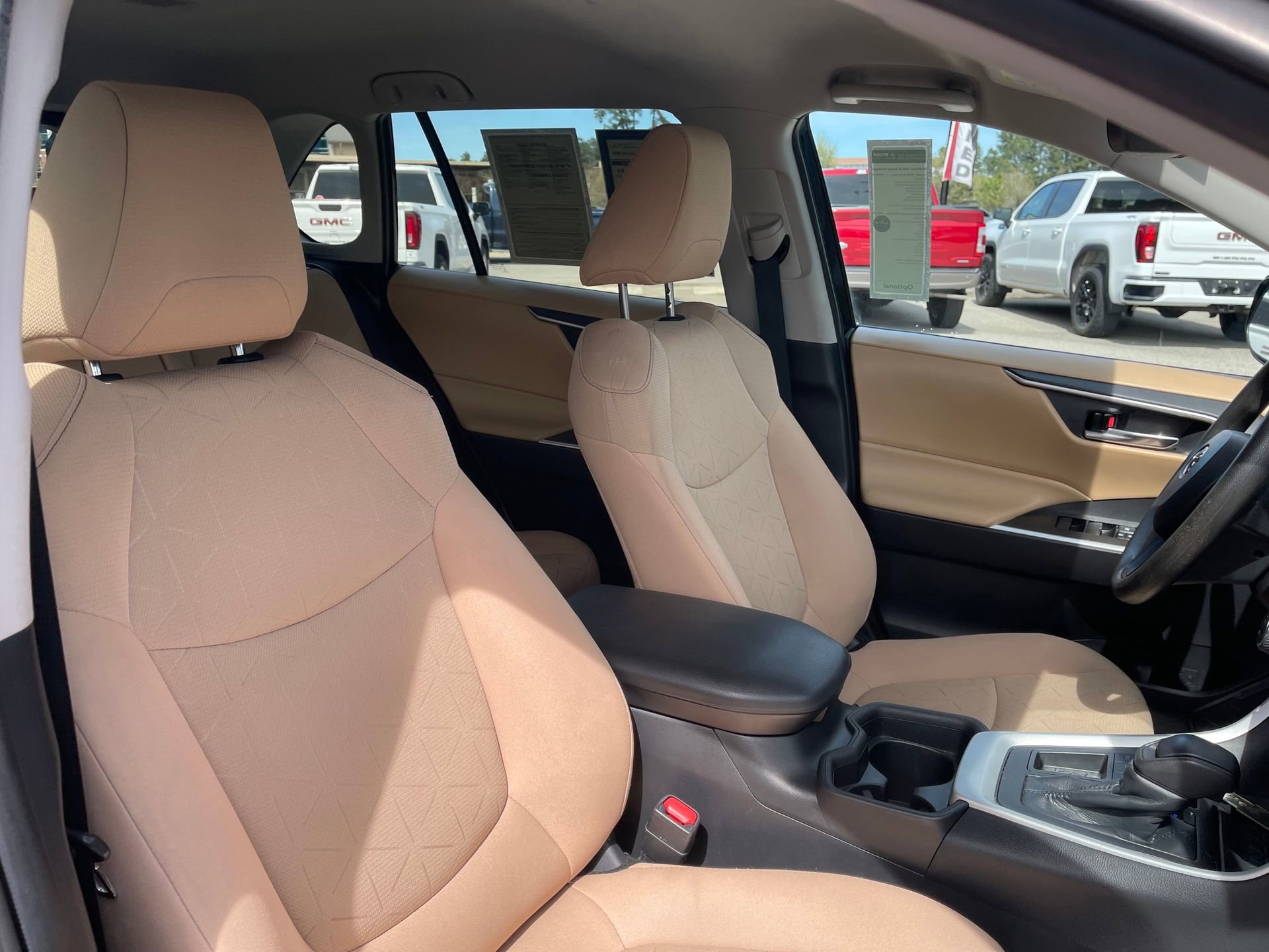 Used 2021 Toyota RAV4 XLE image 32